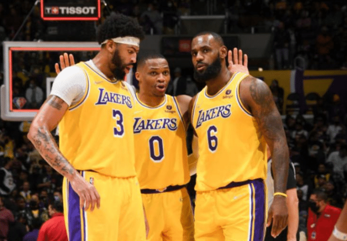 湖人疯狂交易：送走威少后1换4交易托布 2换1卖掉贝弗利引援班巴