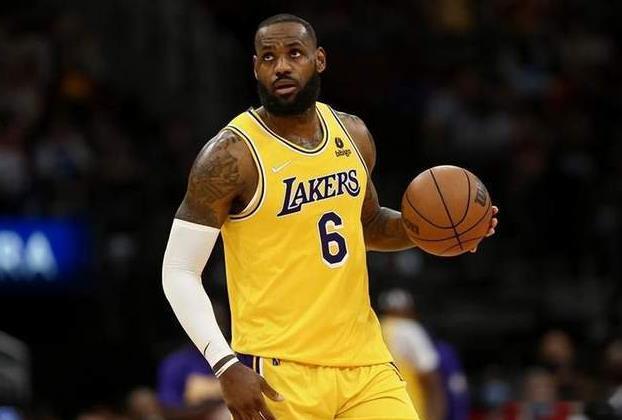 詹姆斯为何和戈登发生冲突？8倍慢镜还原真相，谁注意戈登小动作