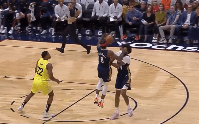 鹈鹕连伤两大球星：英格拉姆遭误伤后锡安也伤退 重摔倒地痛得乱打滚