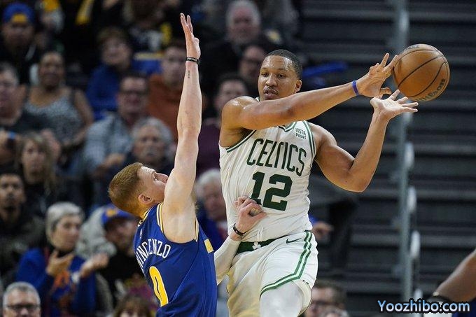 NBA官宣罚单：特雷-杨扔球庆祝被罚2.5万后正式道歉 格威被罚2万