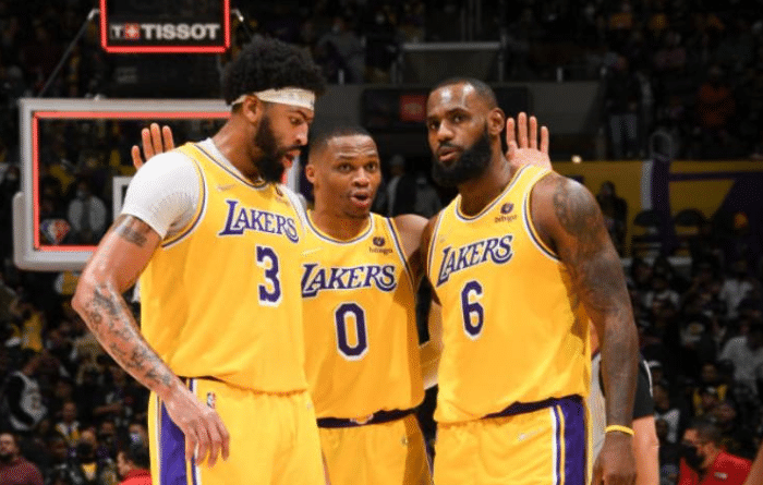 湖人重启交易信号曝光：佩林卡飞往印第安纳 或同意威少3换2大交易