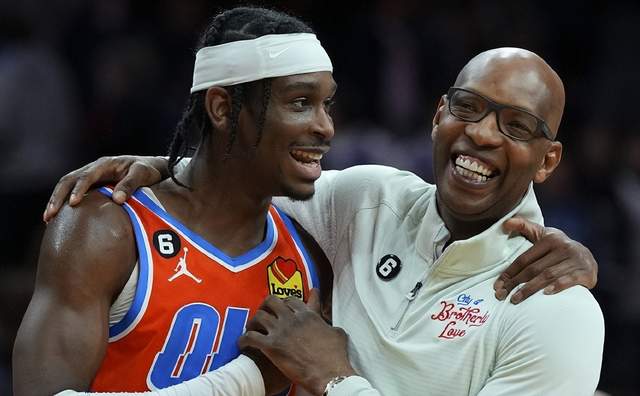 NBA鱼腩大翻身：5战4胜逼近季后赛！2.15亿巨星19中5又拉胯