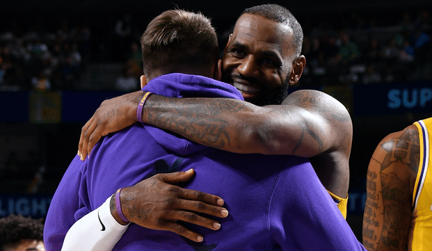 NBA迎关键时间点：湖人篮网两队转正5员大将 沃克被裁再次失业