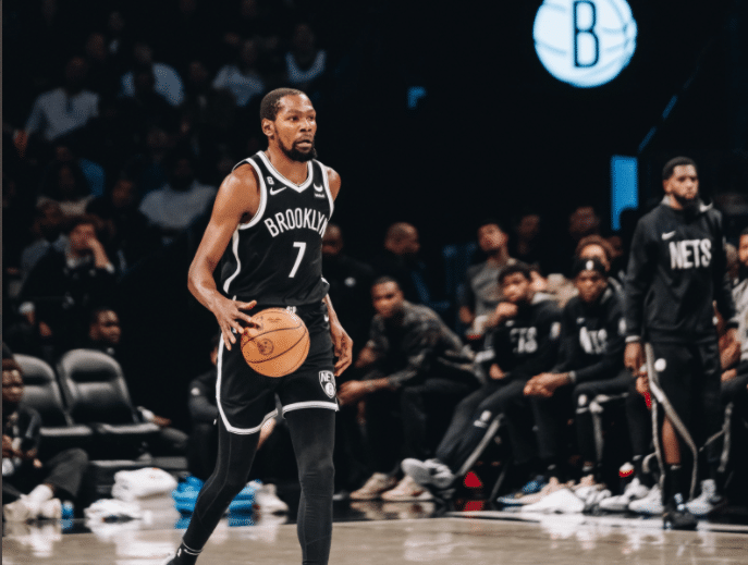 杜兰特空砍32+9：末节仅2分篮网惨遭大逆转 连刷纪录遭里程悲