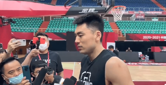 杨鸣回应赵继伟被限制，相信全队心态更好全力拼，幸运T恤也要换